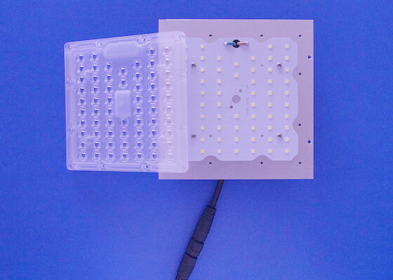 comprar grau 130-140LM/W do módulo 80x150 da lente da disposição do PC de 64LEDs 50W Fabricação em linha